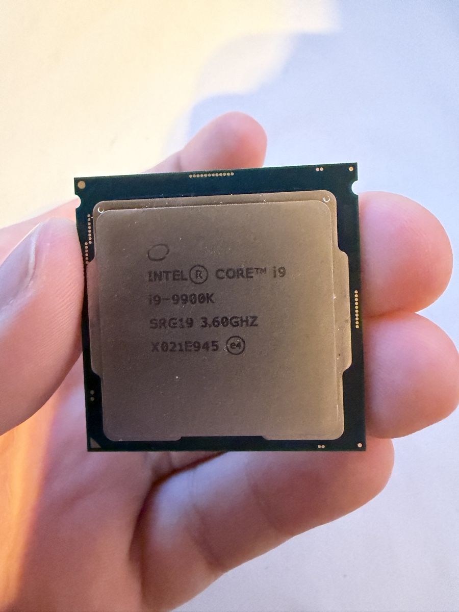 Intel PCs: Intel Core i9-9900K – D'occasion à Gampel par Giuseppeollio99