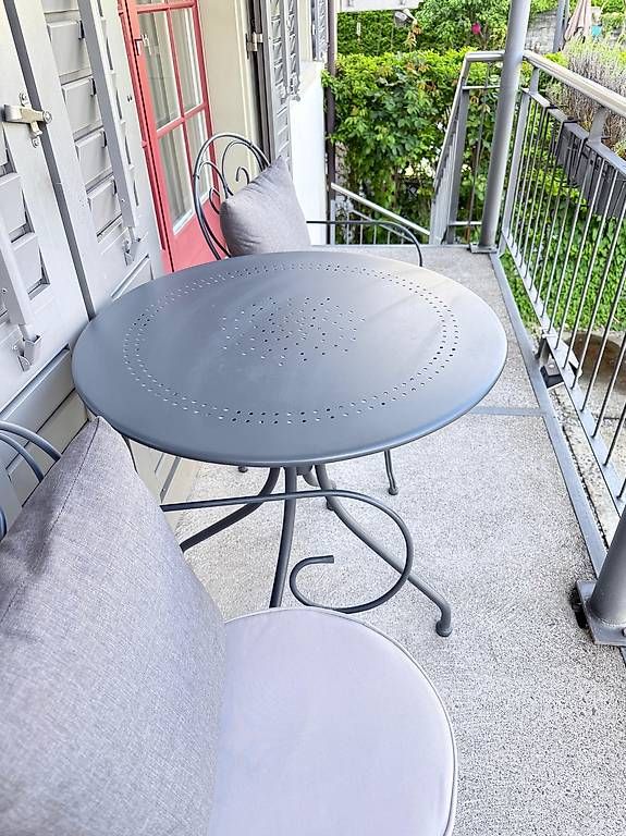 Set di tavolo e panche: Kleine Gartenset  – Usato da Stäfa venduto da Gazija01 1