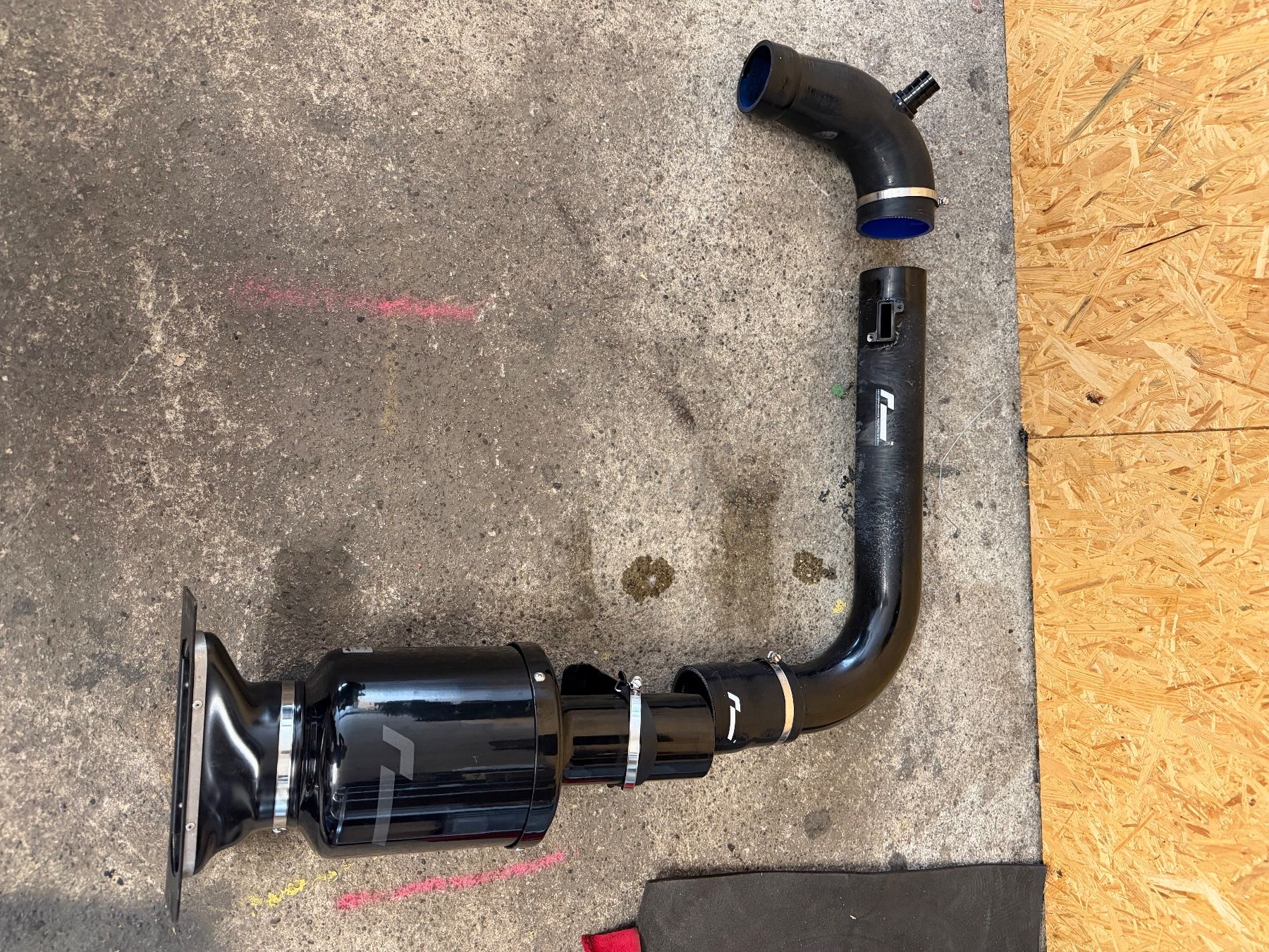 Volkswagen Tutti pezzi di ricambio auto: VWR Ansaugsystem VW Golf 6R – Usato da Winterthur venduto da Donp_097 4