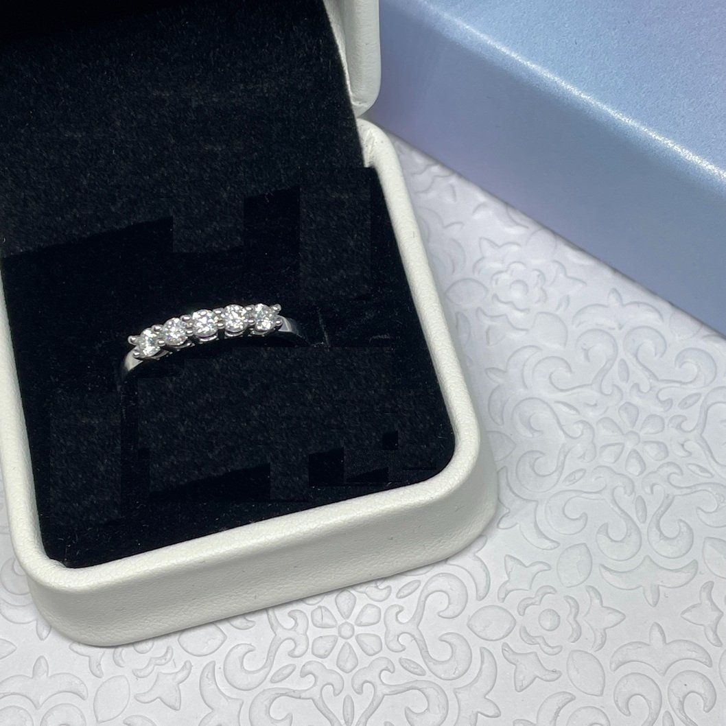 Bagues: Moissanite Ring, Silber 0.5ct - Gr. 58 Zertifikat – Neuf (Voir description) à Thun par Creative-Art-Tess 4