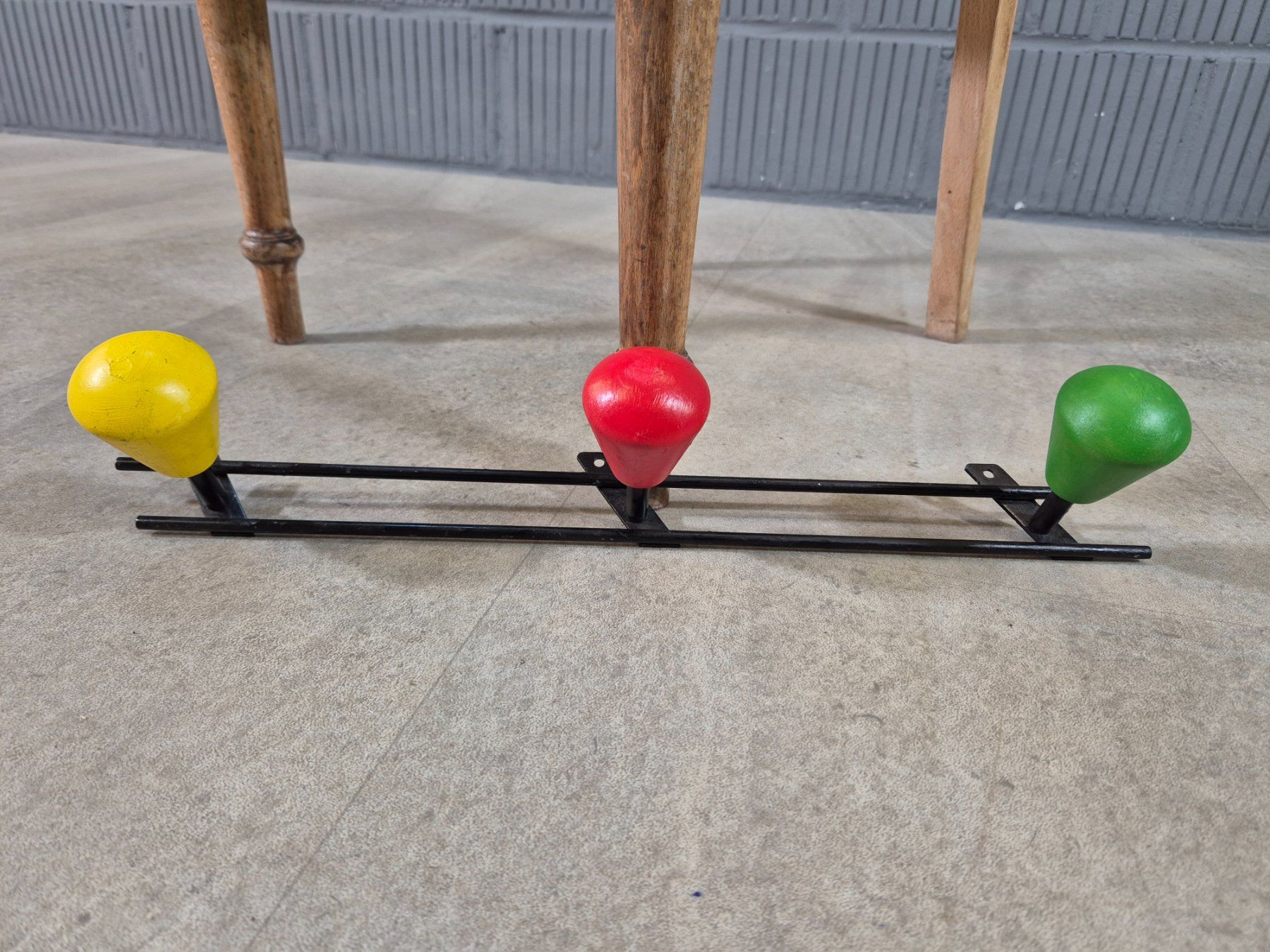 Guardaroba: 1950 Wall Coat-Rack, Wandgarderobe Design Garderobe – Usato da Nottwil venduto da Wondewa-Shop 7