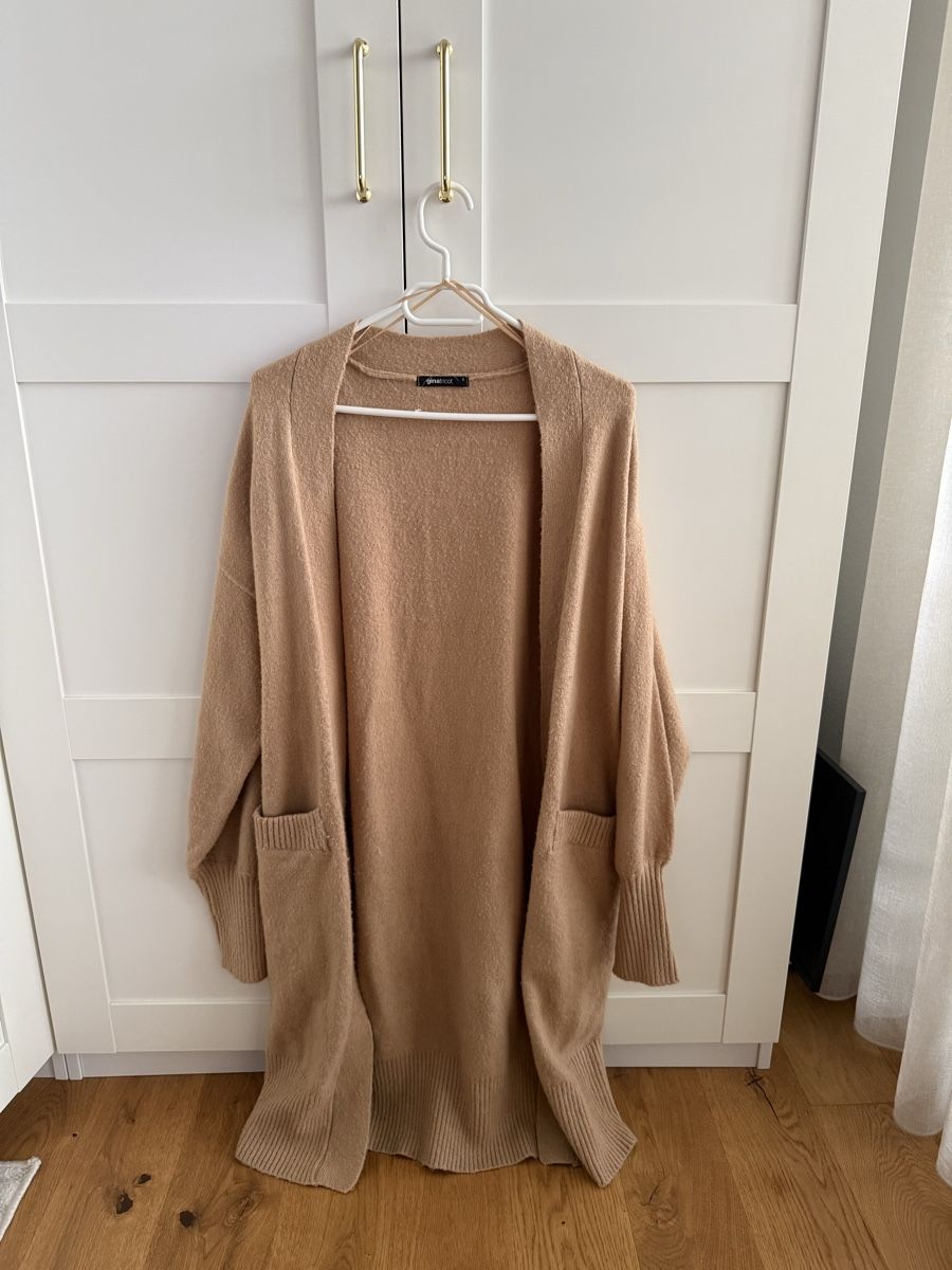 Vestes: Damen Strickjacke Camel Lang Grösse S  – D'occasion à Grenchen par Bach94