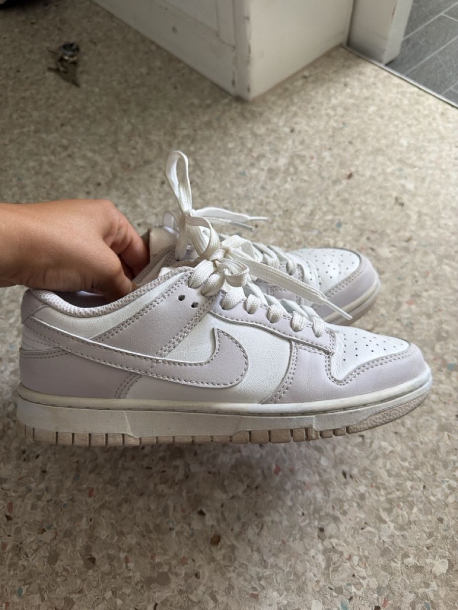 Nike Scarpe da uomo: Nike Dunk Low weiss/grau Damen Grösse 37.5 – Nuovo (secondo la descrizione) da Luzern venduto da Lorena.haj 1