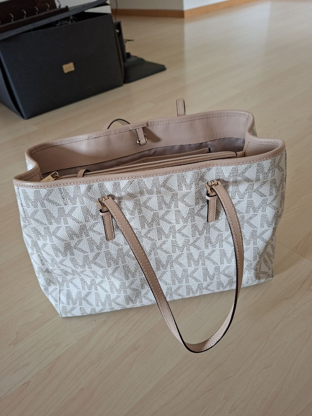 Michael Kors Taschen für Damen: Michael Kors Tasche beige – Gebraucht aus Rieden AG von Beatriz.Oliveira 1