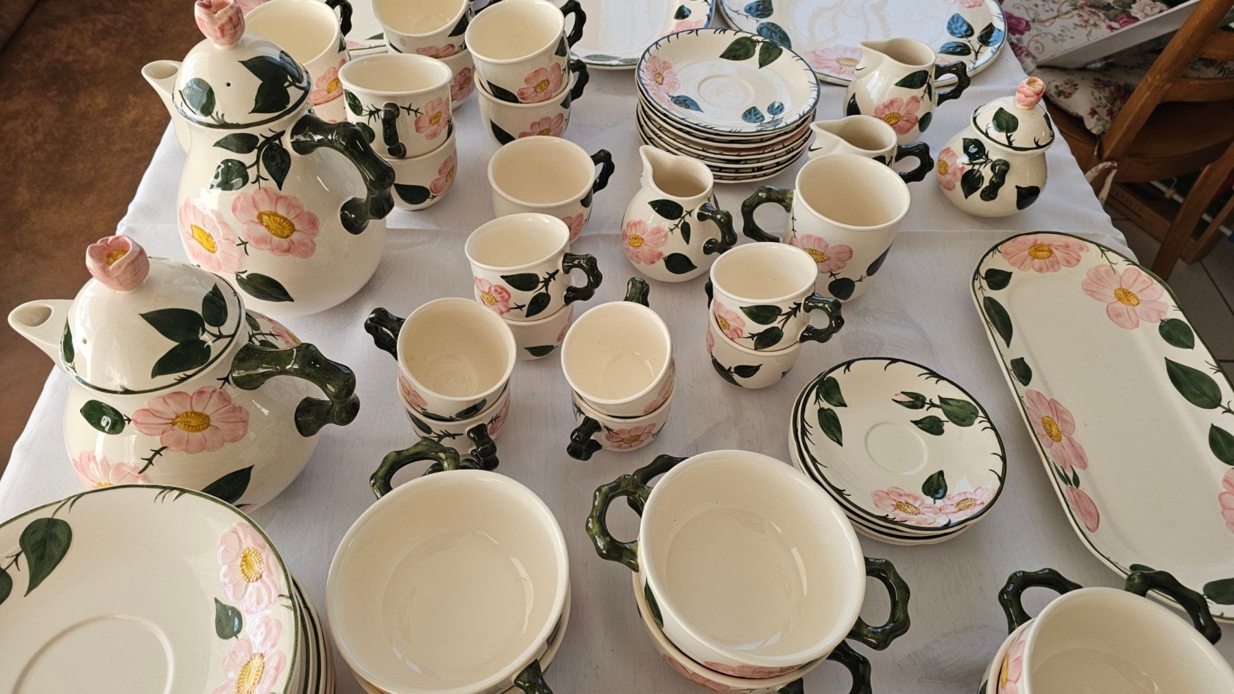 Villeroy & Boch Set di piatti: Geschirrset von Villeroy & Boch 'Wild Rose' – Usato da Walenstadt venduto da pedroju-1 2