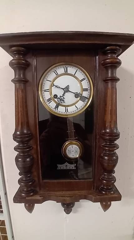 Orologi: Antike Pendel Holzuhr mit Schlüssel – Usato da Schwerzenbach venduto da Aura888 1