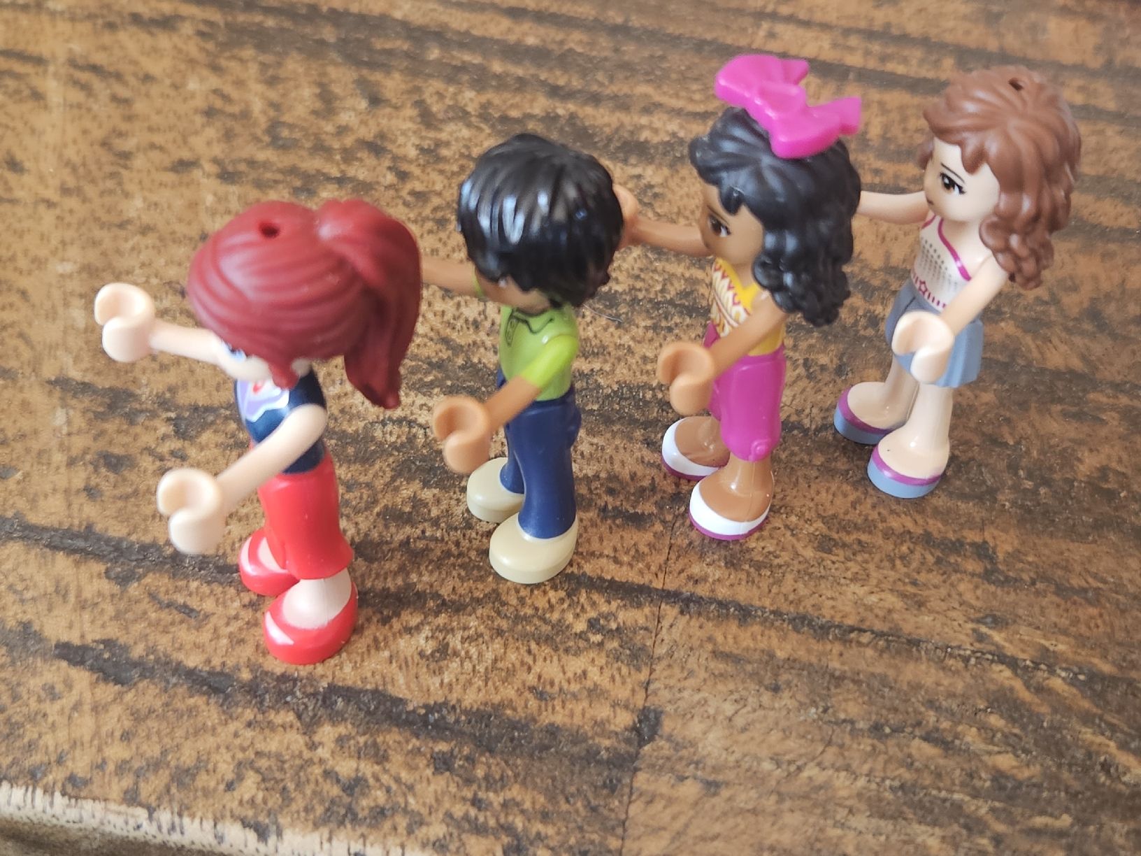 Lego Kit di costruzioni: lego friends lot de 4 figurines – Usato da Confignon venduto da Ecrofigs 2