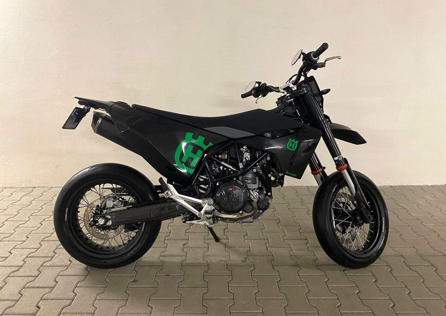 Husqvarna Strada: Husqvarna 701 Super Moto – Usato da Niederwil AG venduto da Debi_01