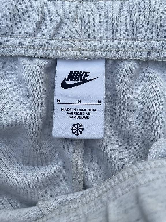 Pantaloni: Nike techleece Hose reflektiv – Usato da Basel venduto da Leo_6qtr 3