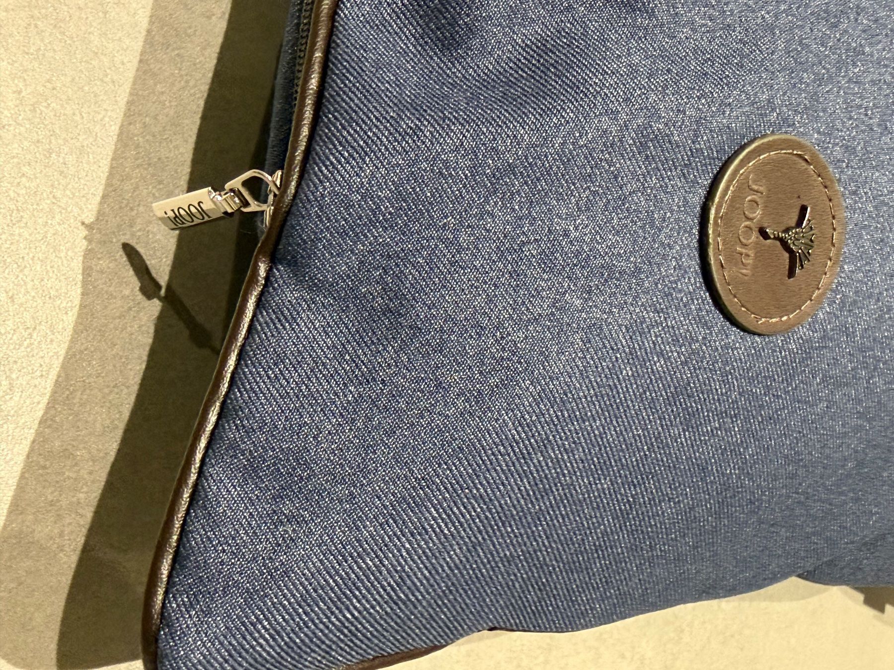 Joop Cuscini: Cuscino Joop! blu scuro – Usato da Andermatt venduto da DCC_70 1