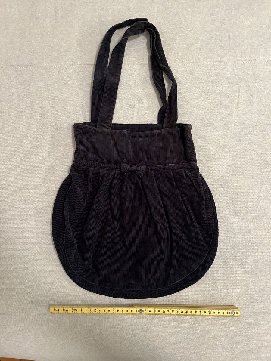 Borse da donna: Borsa Subdued a coste con fiocco blu. – Nuovo (secondo la descrizione) da Mendrisio venduto da cost.del 1
