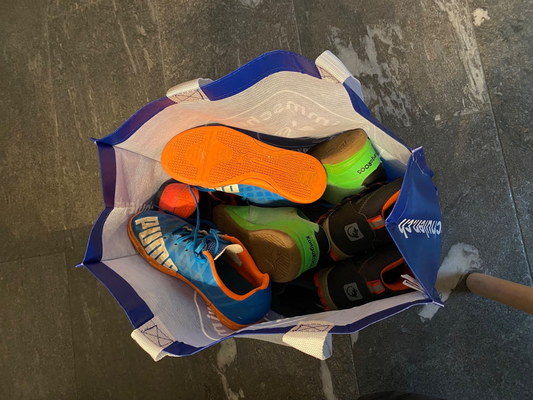 Scarpe per ragazzi: 6 Paar Kinder-Schuhe GR. 30-35.5 – Usato da Waltalingen venduto da olhu76 1