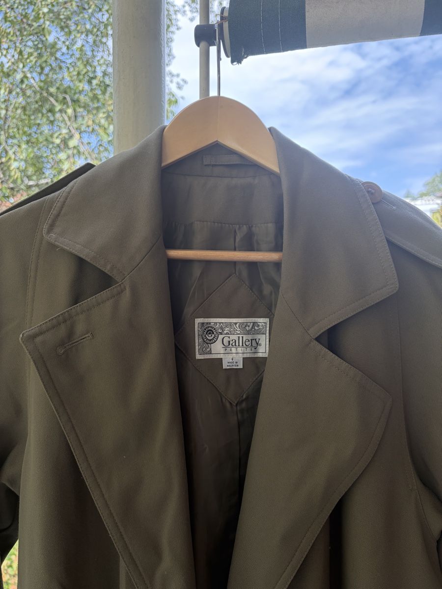 Cappotti: Olivgrüner Trenchcoat – Usato da Zürich venduto da bib_ds9n 2