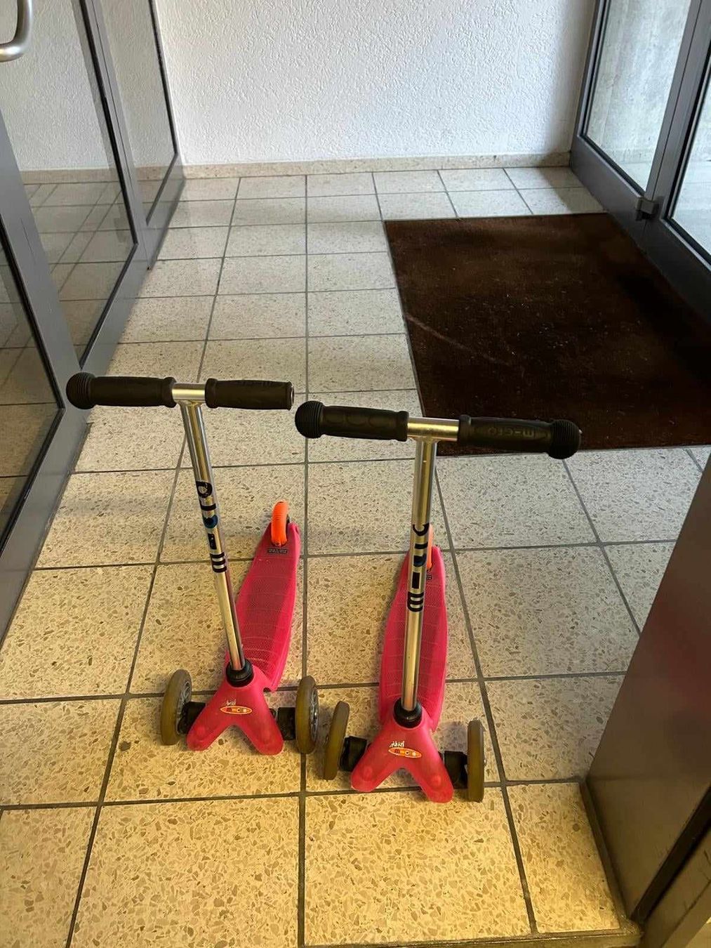 Véhicules pour enfants: Kinder Micro Roller pink mit 3 Rädern – D'occasion à Möhlin par dom_96nf 2