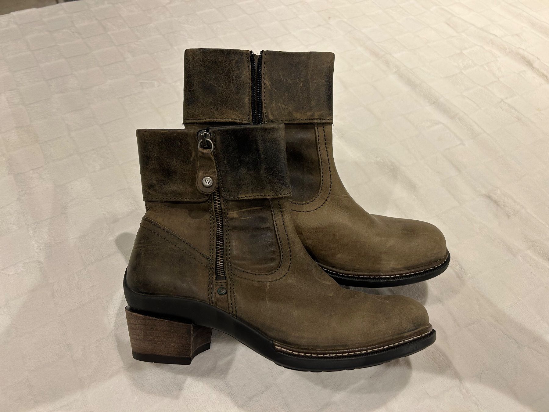Scarpe da donna: Echtleder Stiefelletten gr. 40 wolky – Usato da Lommis venduto da easy102011