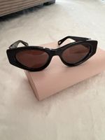 Lunettes de soleil noires CHLOE état neuves