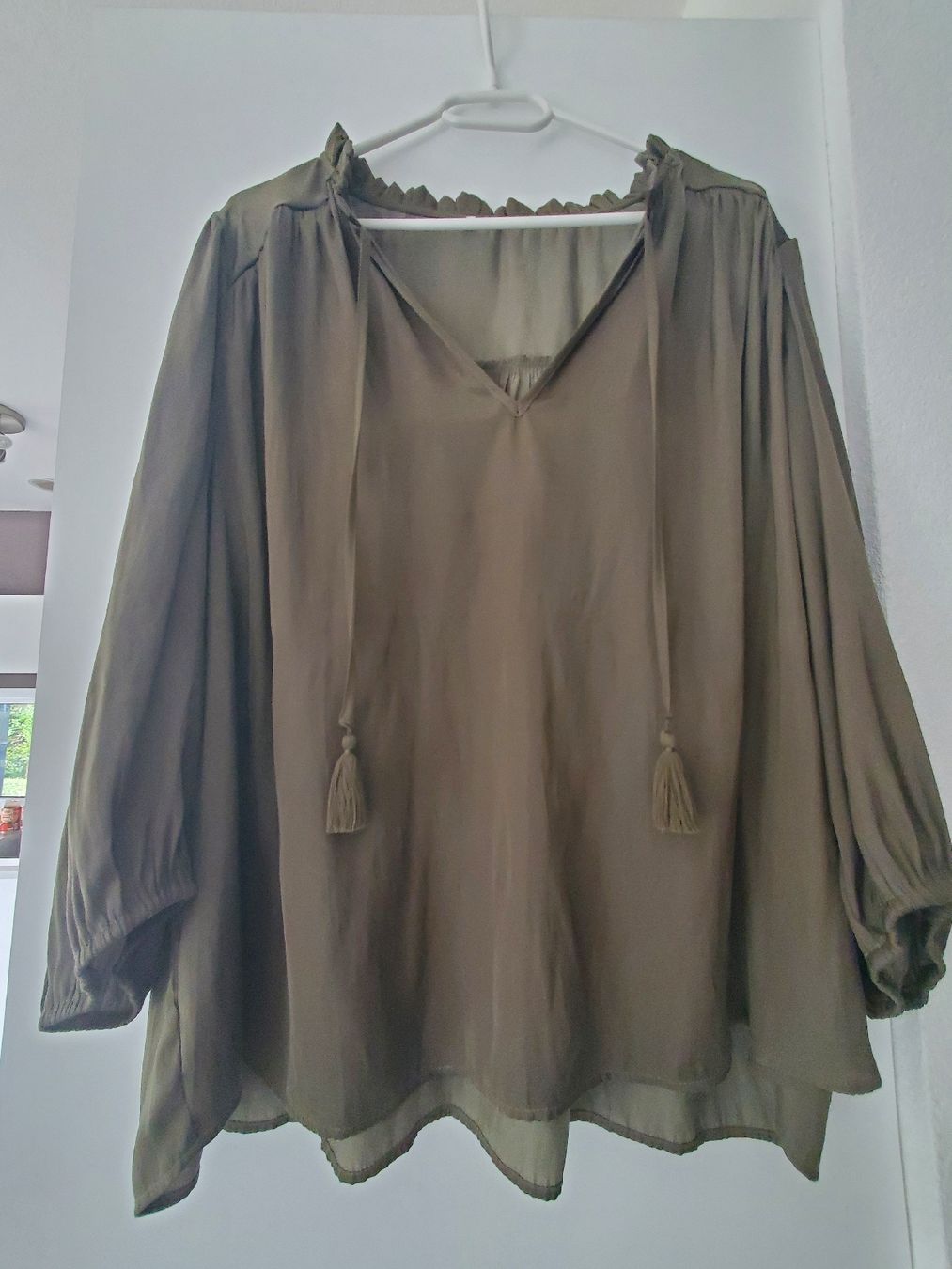 Tops: blouse satinée  – Neu (gemäss Beschreibung) aus Montsevelier von Sherlock007