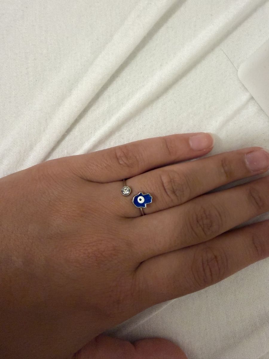 Anelli: Ring Hand Fatima Evil Eye Blue White Stone Silver Colour – Usato da Basel venduto da sem_8svs