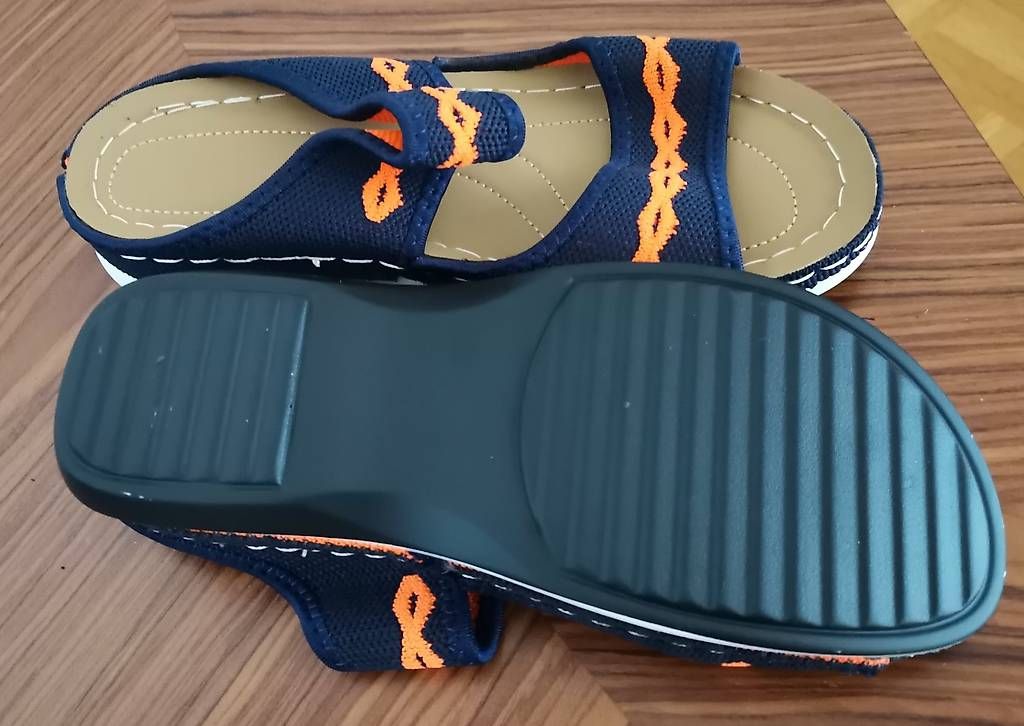 Scarpe da donna: Hausschuhe blau mit orangefarbene Muster, Gr. 37 – Nuovo (secondo la descrizione) da Muri b. Bern venduto da Claudiahuegli 2