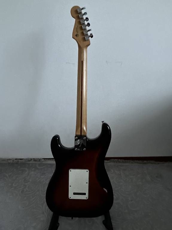 Strumenti musicali: Fender Stratocaster – Usato da Plan-les-Ouates venduto da den_mkx5 1