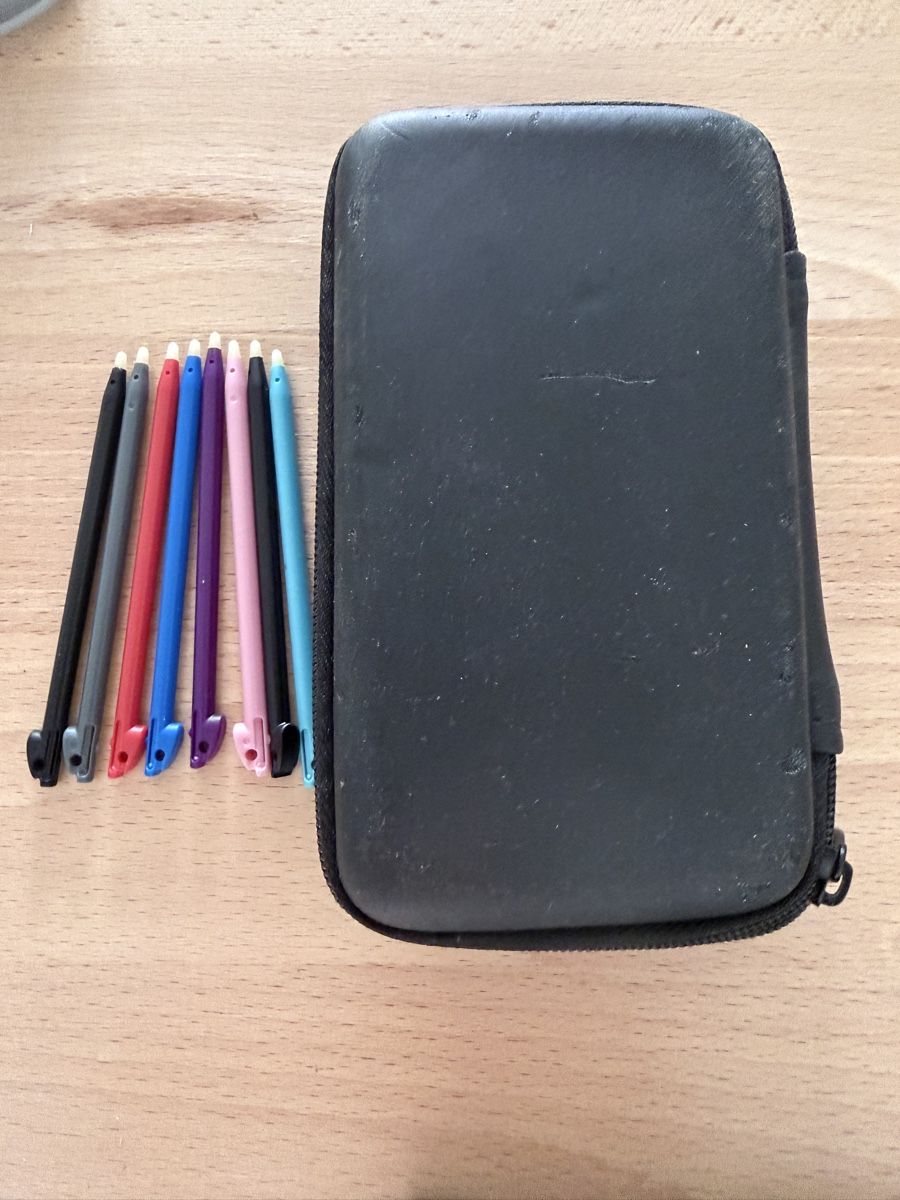 Nintendo Konsolen: Nintendo DSi, 4 Spiele, Ladekabel und Tasche – Gebraucht aus Widnau von Orca007 2