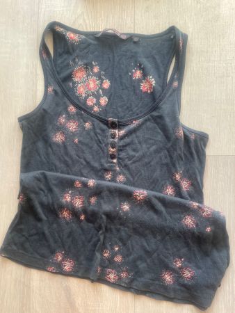 Schönes Top mit Blumenmuster, Grösse 36, Top!