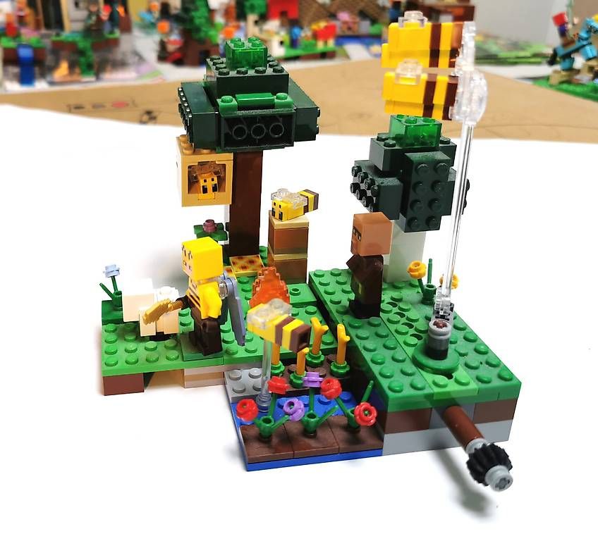 Lego Baukästen: Lego Minecraft 21165 – Gebraucht aus Golino von emi_6l62 2