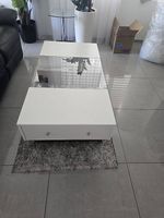 Couchtisch (Weiss/Walnuss mit Glasplatte) Teppich geschenkt!