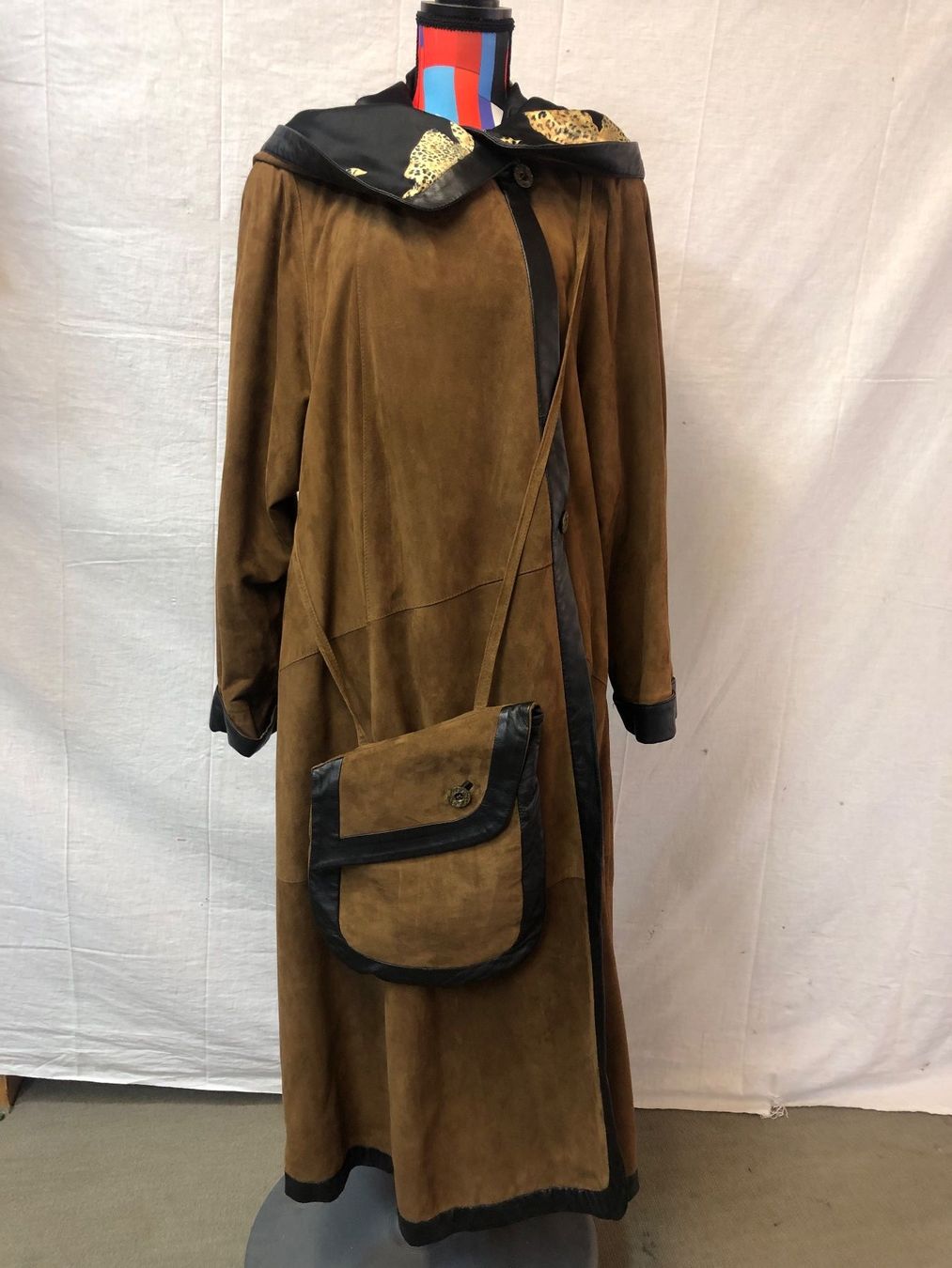 Cappotti: Wild-Ledermantel Vintage mit Tasche Gr.42 – Usato da Brunnen venduto da Allerwaren