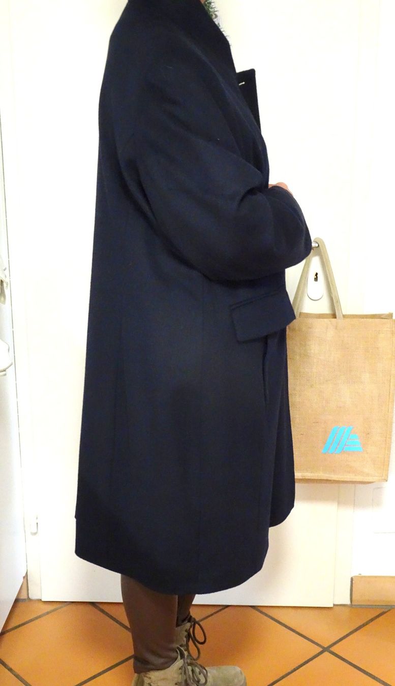 Cappotti: Mantel Damen Selection, dunkelblau, edel,elegant neu – Nuovo (secondo la descrizione) da Grüt (Gossau ZH) venduto da spitzig 1