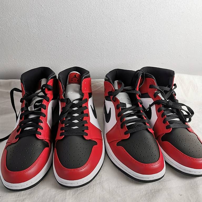 Nike Scarpe da uomo: Chicago Toe - Jordan 1 Mid - Nike – Nuovo e nell'imballaggio originale da Luzern venduto da LuzernerShop 1