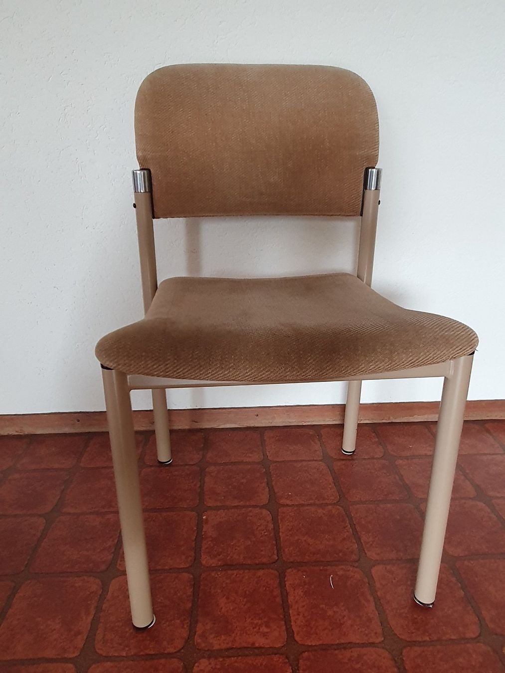 Sedie: 5 Stühle gepolstert und stapelbar – Usato da Steinhausen venduto da joseph-sen 3