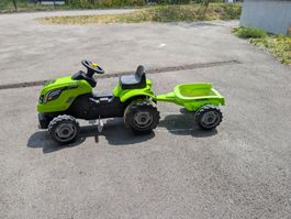 Trett-Traktor mit Anhänger