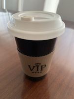 Ceramic coffee cup black with lid for VIP 