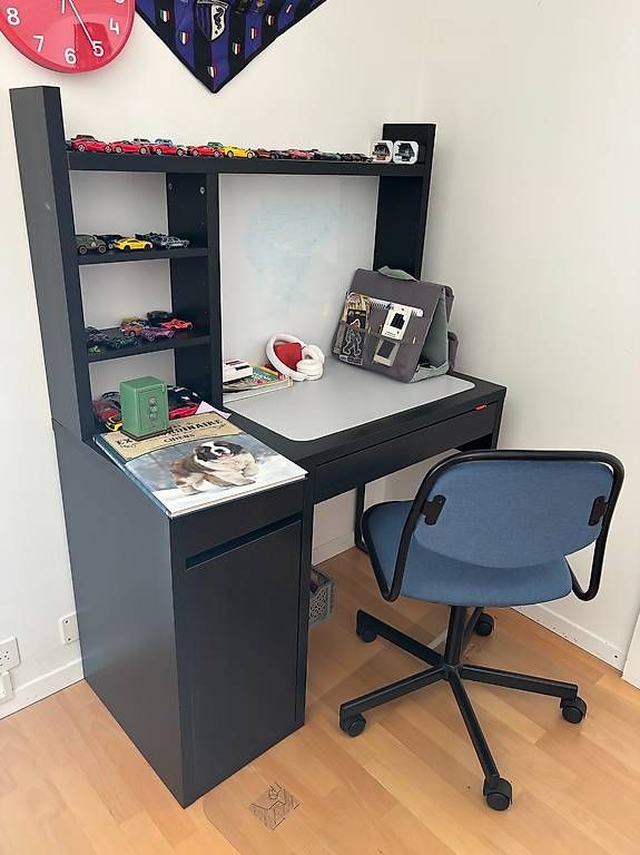 Scrivanie: Bureau IKEA Micke avec plateau additionnel – Usato da Echandens venduto da luandseb