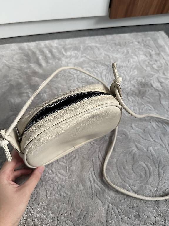 Borse da donna: Kleine beige Umhängetasche – Usato da Grenchen venduto da Wolfine 4