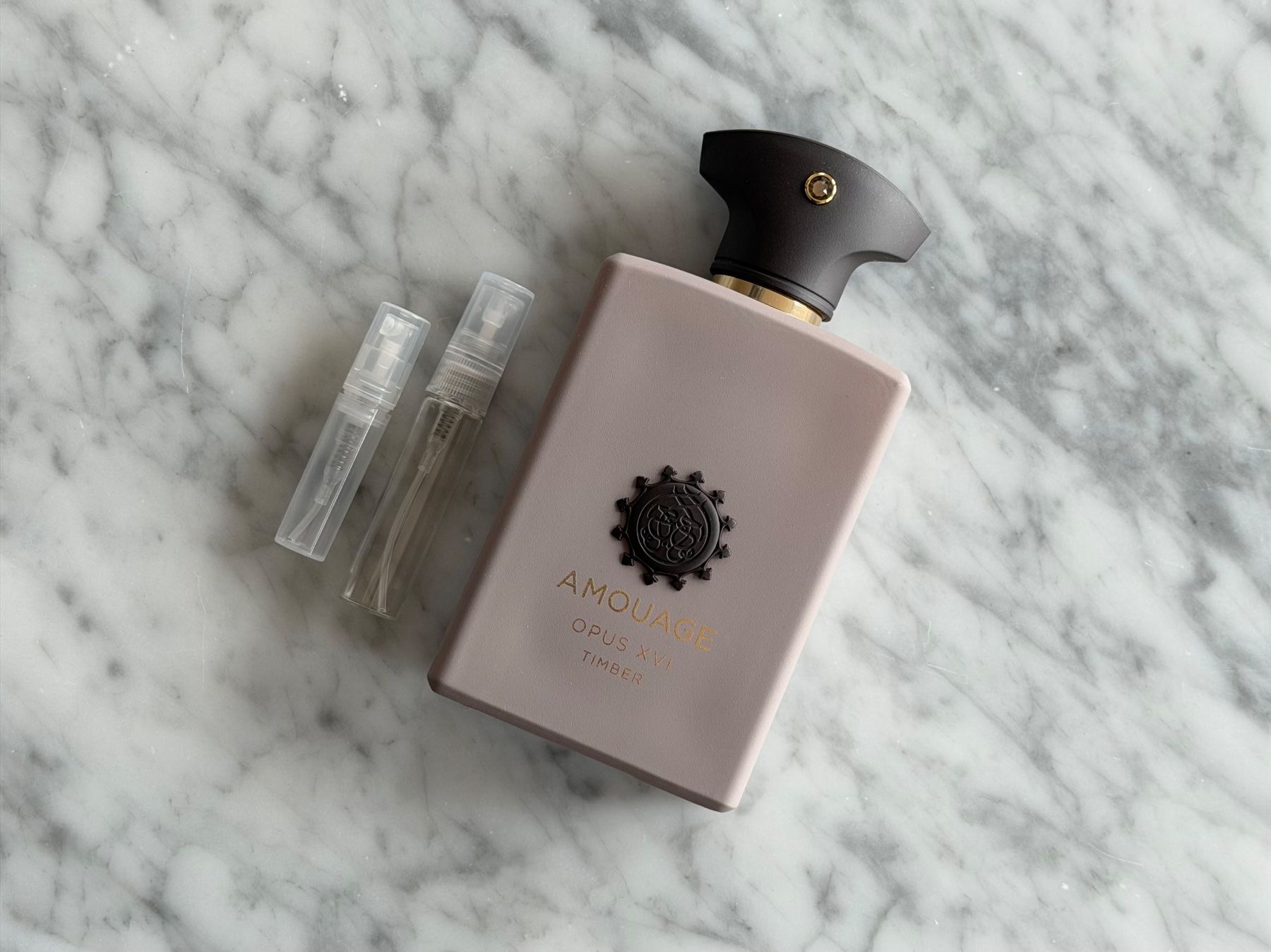 Amouage Profumi & Eau de Toilette: Amouage Timber - 2ml Probe – Nuovo (secondo la descrizione) da Baden venduto da GregK02