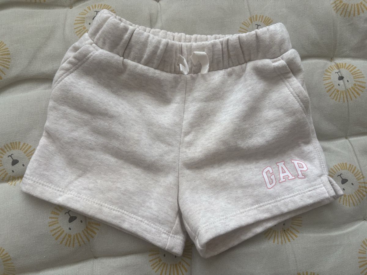 Gap Pantaloni: GAP Sweatshorts 104 – Usato da Lachen SZ venduto da Lina1989
