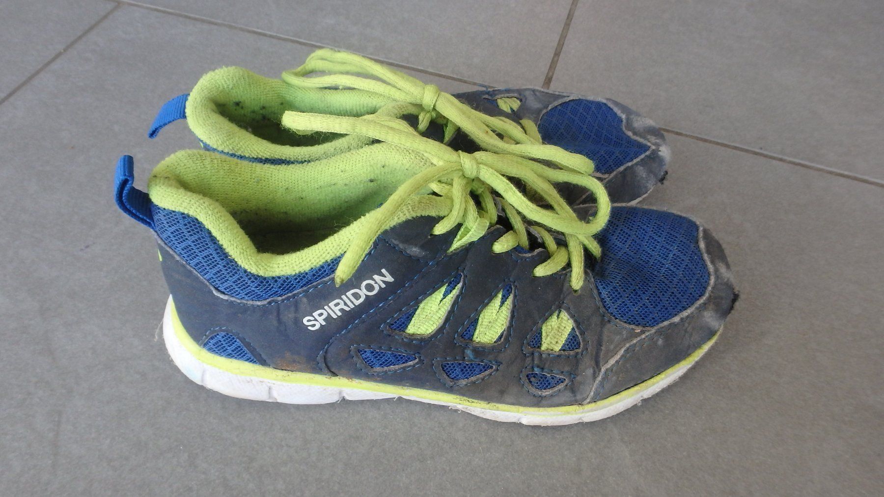 Scarpe per ragazzi: Turnschuhe spiridon Gr 32 – Usato da Riehen venduto da India13 1