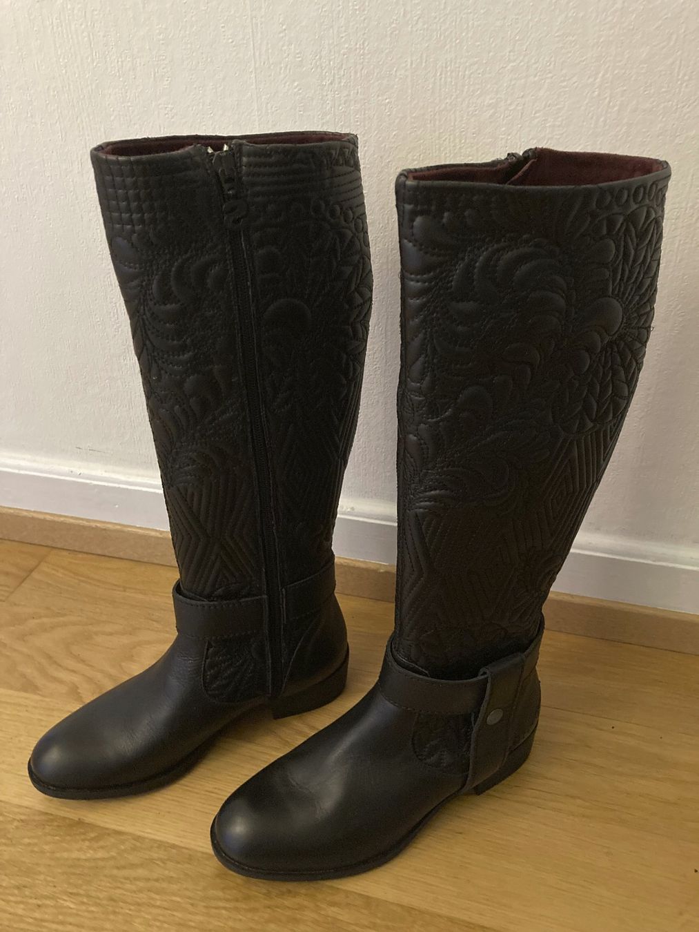 Desigual Scarpe da donna: Desigual Bottes en cuir pointure 37 – Usato da Lausanne venduto da Chips_1 4