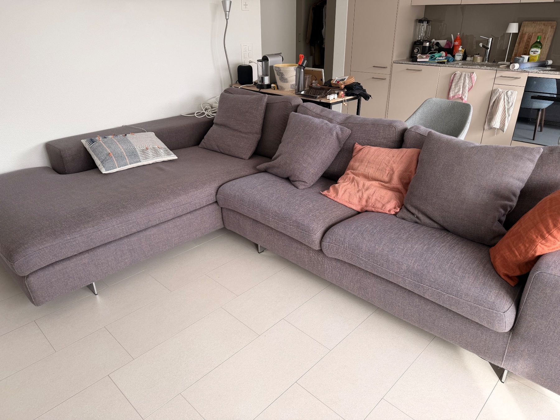 Divani: Grosses, graues Ecksofa mit viel Platz, Top Zustand! – Usato da Genève venduto da jnz_c2z6