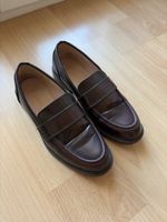 Burgundy loafer 