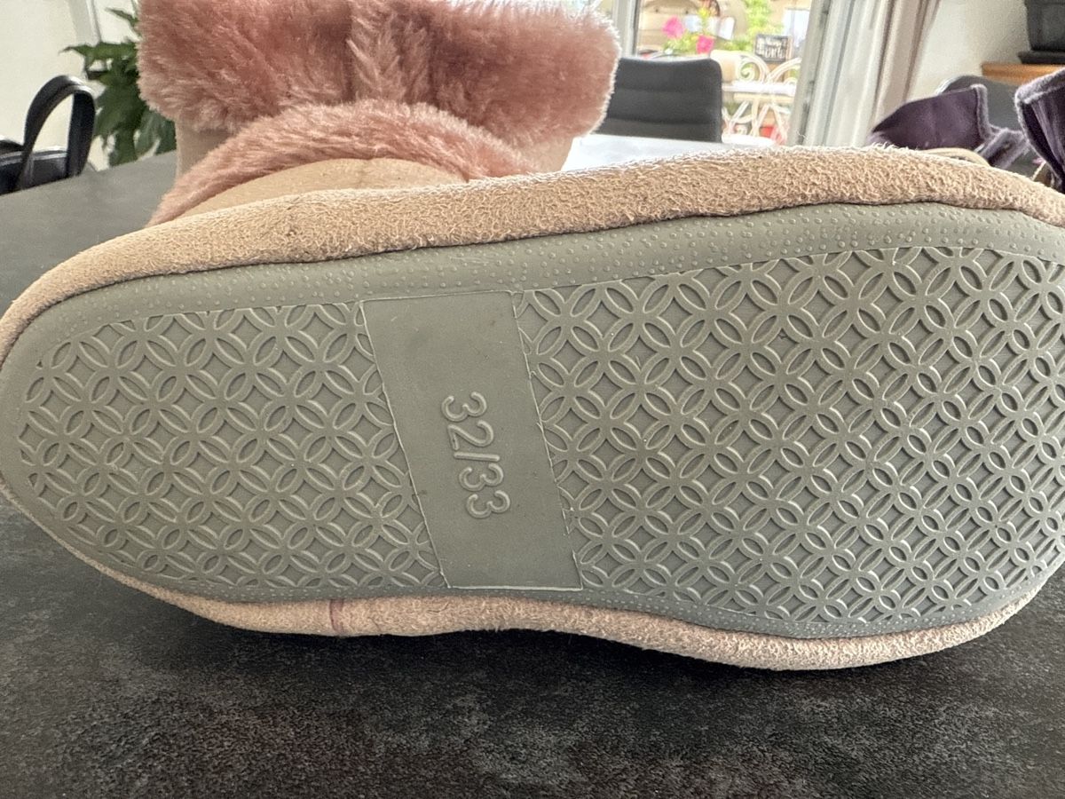 Schuhe für Mädchen: Pantoufles roses douces et confortables, 32-33 – Gebraucht aus Blonay von Simba1094 1