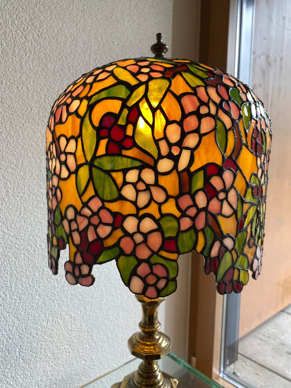 Lampen: Stehlampe mit Messingfuss und Tiffanyschirm – Gebraucht aus Brügg BE von saphyrus24 3