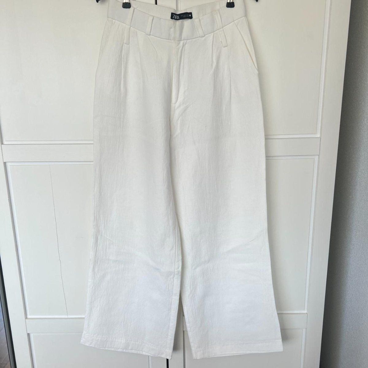 Zara Pantaloni: weisse ZARA Stoffhose, Size S – Usato da Muri b. Bern venduto da SigridW 1
