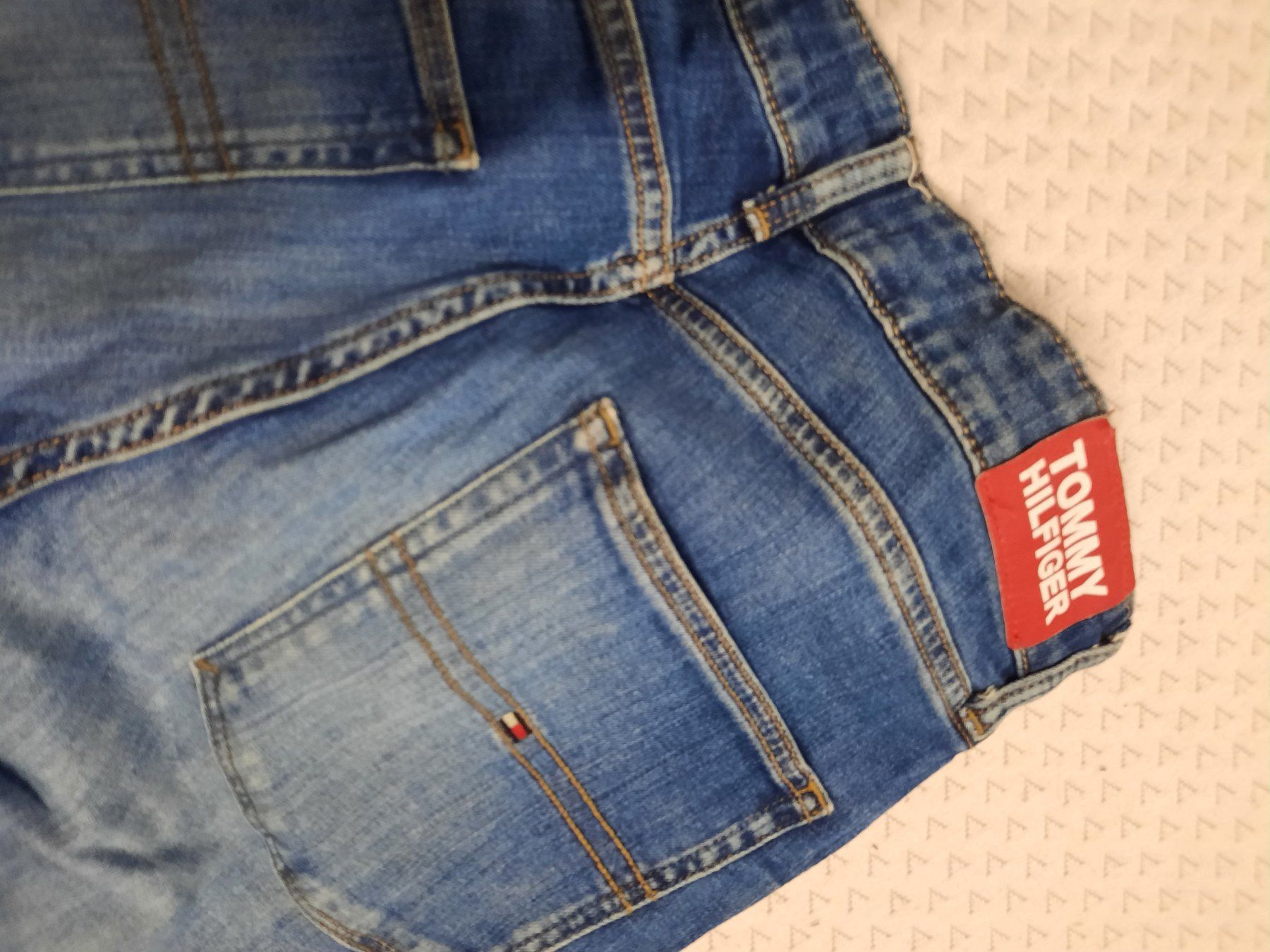 Tommy Hilfiger Pantaloni: Tommy Hilfiger Jeans Gr. 176 – Usato da Rothrist venduto da Ellie 2