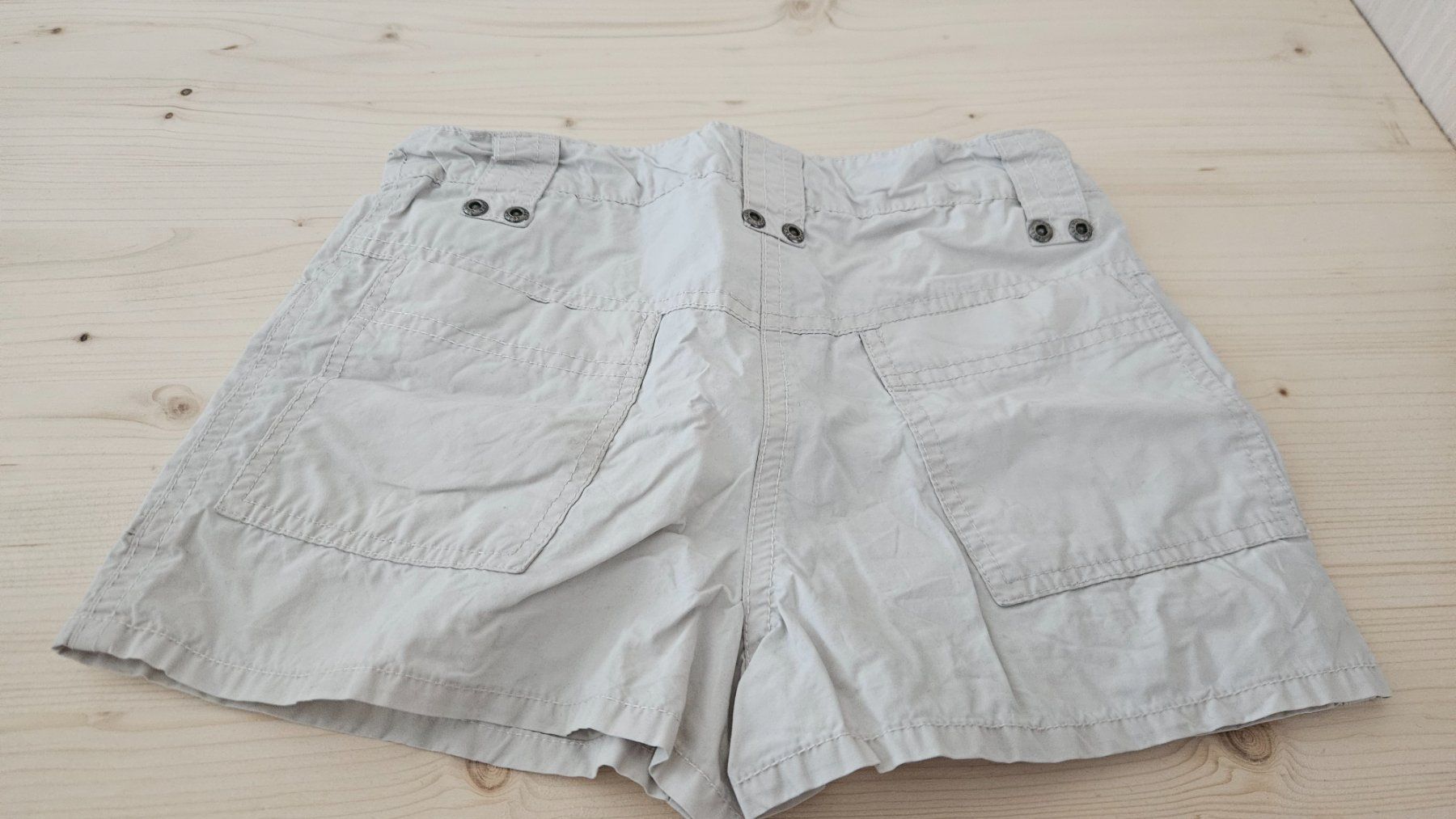 C&A Pantalons: Kurze mädchen Hose gr 128 – D'occasion à Escholzmatt par _die_Kaempferin 1