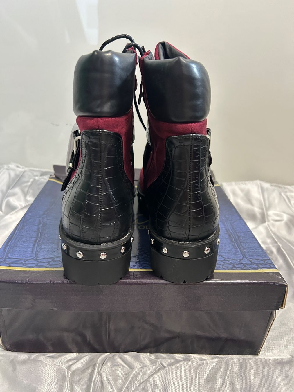 Chaussures femmes: Stiefeletten weinrot Gr 38 Neu Gratis Versand – Neuf avec emballage d'origine à Regensdorf par Spyke55 2