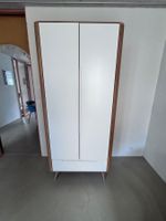 Gut erhaltener Kleiderschrank aus Holz und Weiss, Top Zus...
