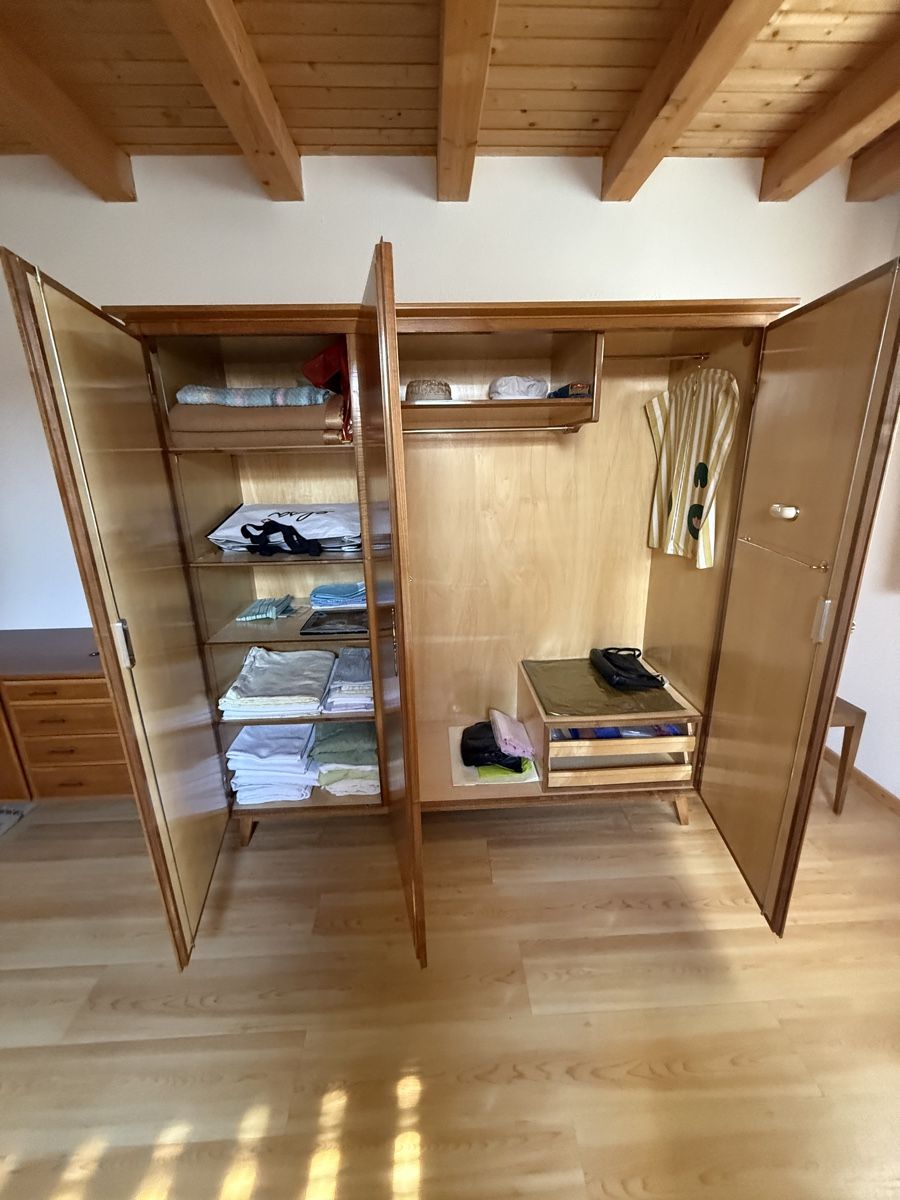 Schränke: Kleiderschrank Holz antik  – Gebraucht aus Windisch von _sru_ 1